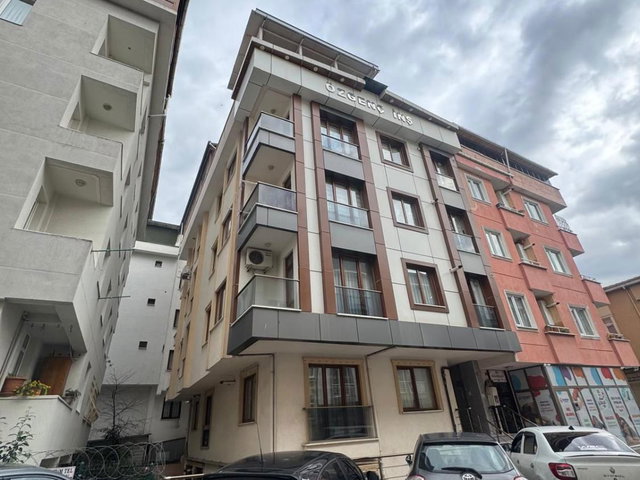 REMAX MİHRİBAN ÇETİNOĞLU  ÇEKMEKÖY ÇAMLIK'TA SATILIK 2+1 DAİRE