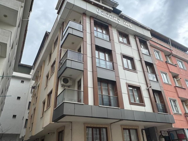 REMAX MİHRİBAN ÇETİNOĞLU  ÇEKMEKÖY ÇAMLIK'TA SATILIK 2+1 DAİRE