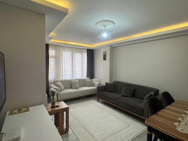 REMAX MİHRİBAN ÇETİNOĞLU  ÇEKMEKÖY ÇAMLIK'TA SATILIK 2+1 DAİRE