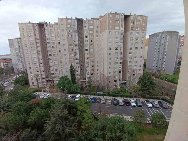 BEYLİKDÜZÜ BÜYÜKŞEHİR MAHALLESİ SATILIK 2+1 ARAKAT DAİRE
