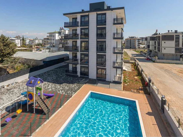AKTOPRAK MAHALLESİNDE ÖZELLİKLİ SİTEDE 2+1 LÜKS DAİRE