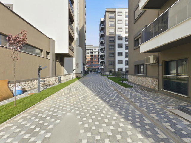 ÇİĞLİ ATAŞEHİR 'DE  HAVUZLU SİTEDE 2+1 KİRALIK DAİRE