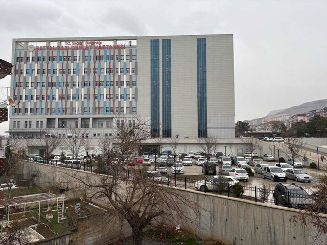 FIRAT MAHALLESİNDE BATTALGAZİ DEVLET HASTANESİ KARŞISINDA ARA KAT 4+1 DAİRE