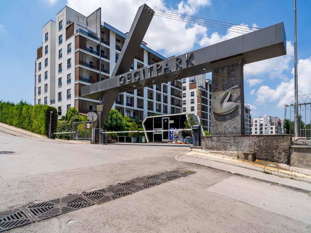 REMAX AREA DAN BALAT GEÇITPARK SITESI SATILIK ARA KAT 3+1 DAIRE