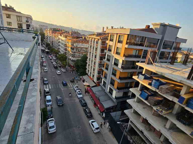 56LAR CADDESİNDE DENİZ MANZARALI, TERASLI, TEK TAPU 2 DAİRE
