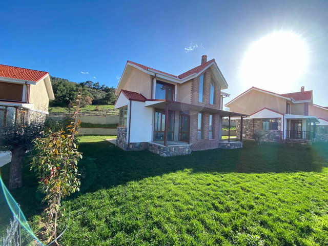 BURHANIYE DUTLUCA'DA PANORAMIK MANZARALI SATILIK NATAMAM VILLA