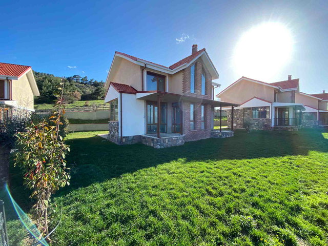 BURHANIYE DUTLUCA'DA PANORAMIK MANZARALI SATILIK NATAMAM VILLA