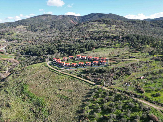 BURHANIYE DUTLUCA'DA PANORAMIK MANZARALI SATILIK NATAMAM VILLA