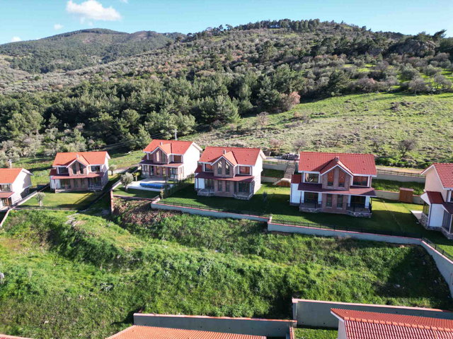 BURHANIYE DUTLUCA'DA PANORAMIK MANZARALI SATILIK NATAMAM VILLA
