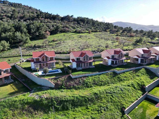 BURHANIYE DUTLUCA'DA PANORAMIK MANZARALI SATILIK NATAMAM VILLA