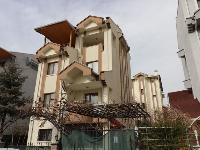 MAVİ LADİN SİTESİ’NDE 5+2 TAM MÜSTAKİL VİLLA | KAPANMAZ CEPHE | 250 M²