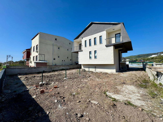 ÇANDARLIDA FIRSAT FIYATLI İKİZ VİLLA