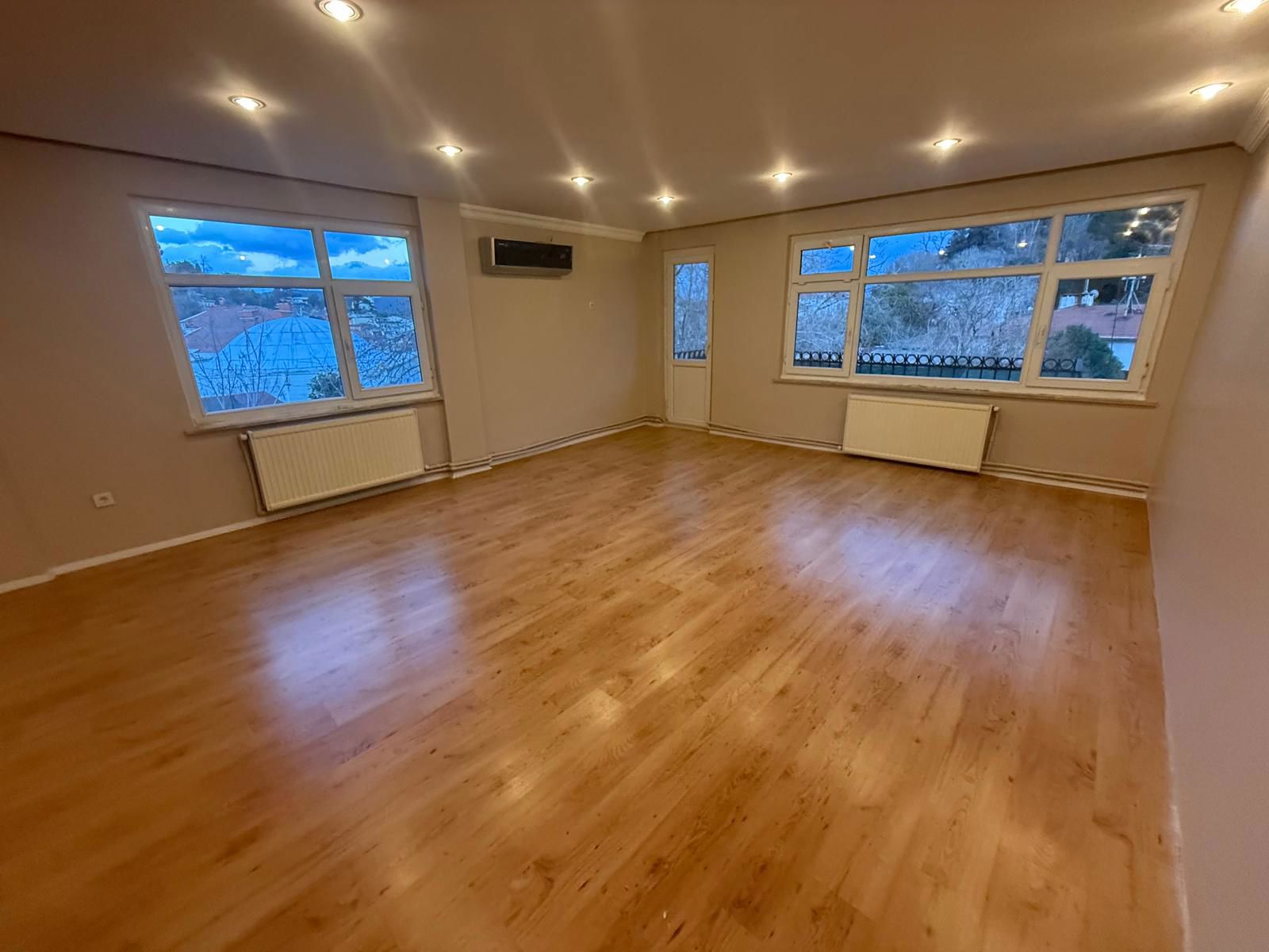 TARABYA SAHİLDE MERKEZİ KONUMDA MANZARALI KİRALIK DAİRE