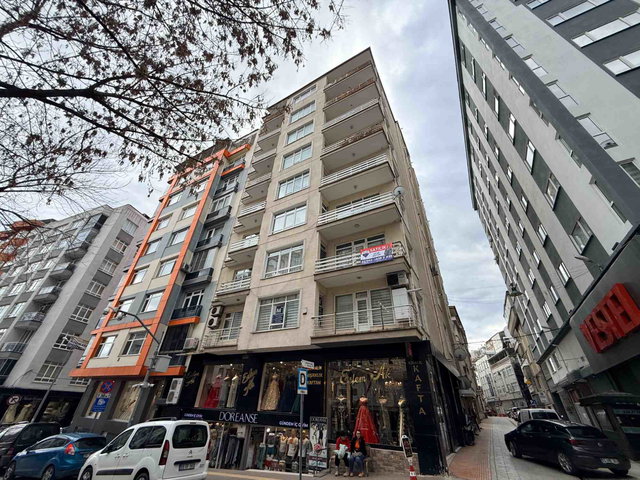 ŞEHRİN MERKEZİNDE CUMHURİYET MEYDANINA YAKIN 4+1 SATILIK DAIRE