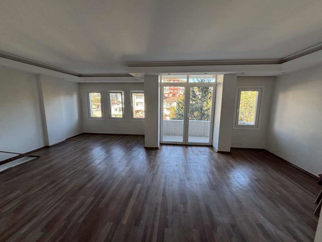 TARABYA SANATÇILAR SİTESİNDE YENİLENMİŞ 3+1 KİRALIK