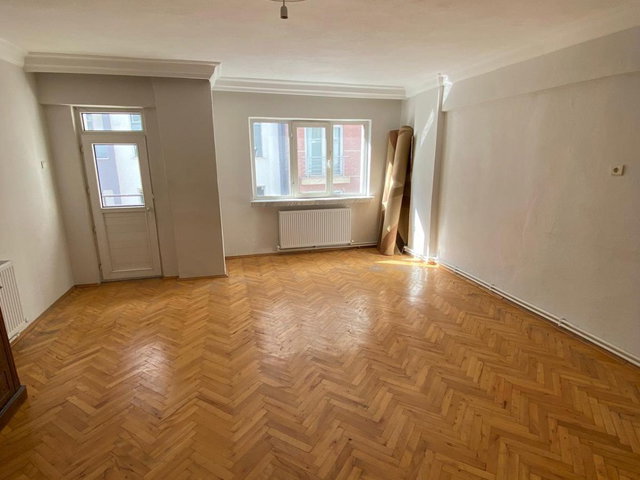 ESKİŞEHİR ÖMERAĞA DA GAZİ İLKOKULUNA BİTİŞİK ARA KAT 3+1 SATILIK DAİRE