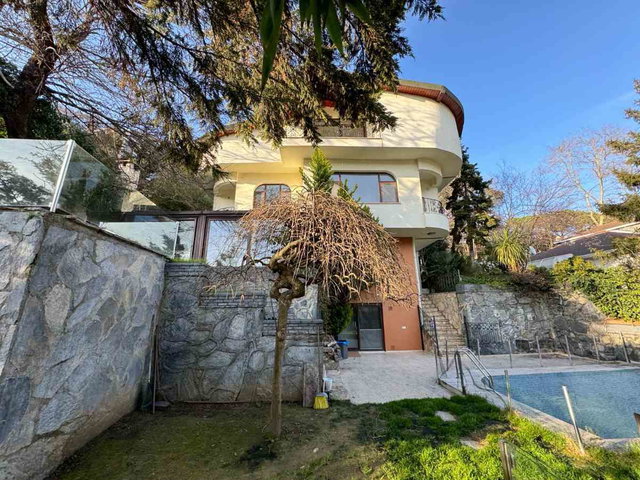 TARABYA' DA SATILIK MÜSTAKİL VİLLA