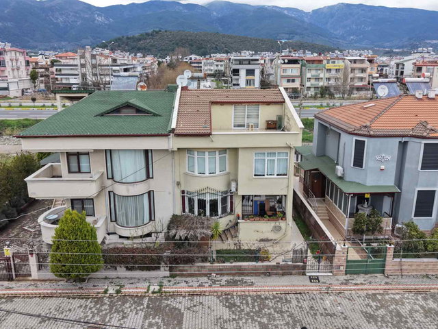 AKÇAY YENI MAHALLEDE DENİZE YAKIN, BAHÇELİ  5+1 SATILIK VİLLA