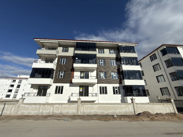 REMAX DOĞU'DAN ATAŞEHİR'DE KİRALIK SIFIR 1+1 DAİRE