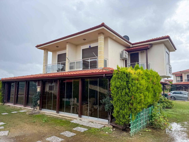 REMAX CAPELLA KUŞADASI EGE BIRLIK TATIL KÖYÜNDE SATILIK VILLA