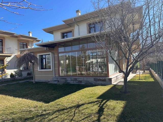 GÜLYURT SITESINDE 5+2 FULL YAPILI SATILIK VILLA