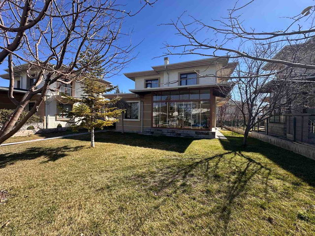 GÜLYURT SITESINDE 5+2 FULL YAPILI SATILIK VILLA
