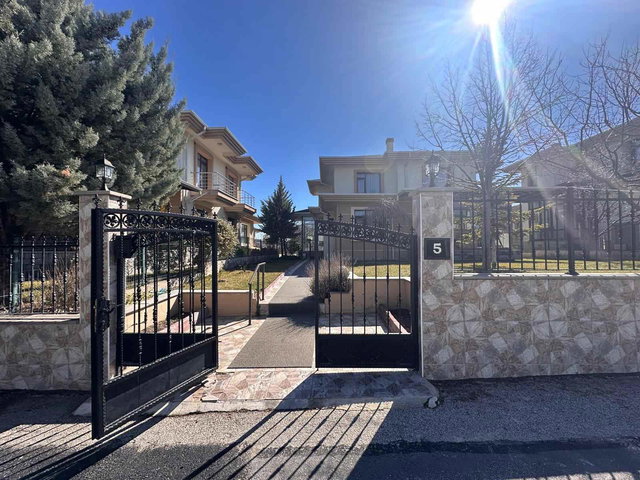 GÜLYURT SITESINDE 5+2 FULL YAPILI SATILIK VILLA