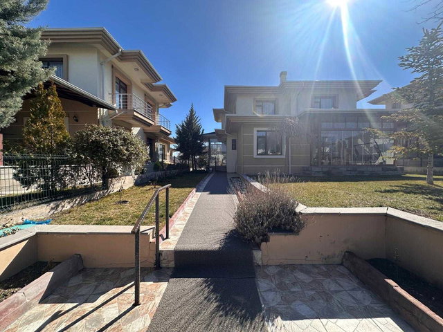 GÜLYURT SITESINDE 5+2 FULL YAPILI SATILIK VILLA