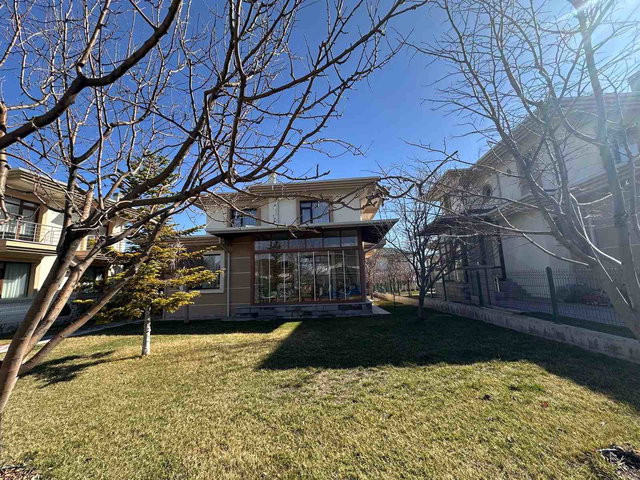 GÜLYURT SITESINDE 5+2 FULL YAPILI SATILIK VILLA