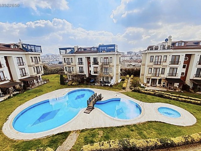 ÇEKMEKÖY CASA BELLA DA HAVUZ CEPHE TERASLİ KİRALİK ÇATI  DUBLEKSL