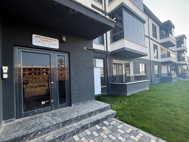 RE/MAX AY MELEK SANER'DEN YENİSTAD MEVKİİ 3+1 EBEVEYN BANYOLU3+1