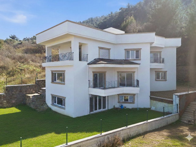KEMALPAŞA AŞAĞIKIZILCA'DA DOĞAYLA IÇ IÇE LÜKS 6+2 VILLA