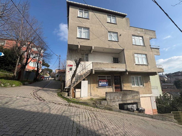 REMAX ASHILL ÜSKÜDAR GÜZELTEPE DE GIRIŞ KATI KIRALIK 2+1 DAIRE