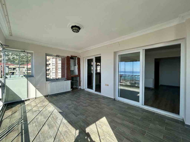 DAĞ ÇİÇEĞİ SİTESİNDE PANORAMİK DENİZ MANZARALI DAİRE