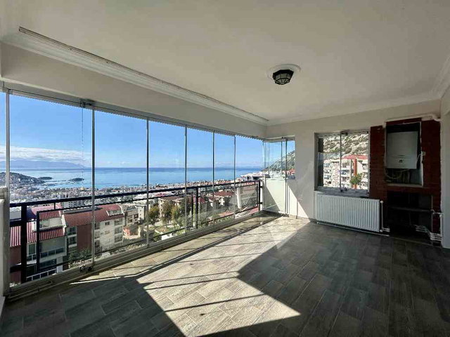 DAĞ ÇİÇEĞİ SİTESİNDE PANORAMİK DENİZ MANZARALI DAİRE