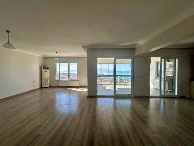 DAĞ ÇİÇEĞİ SİTESİNDE PANORAMİK DENİZ MANZARALI DAİRE