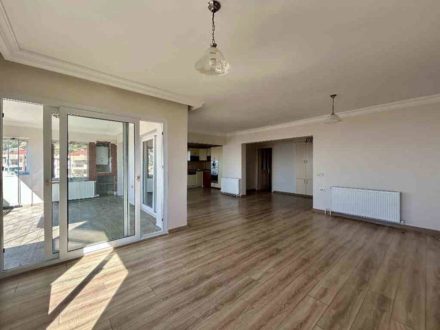 DAĞ ÇİÇEĞİ SİTESİNDE PANORAMİK DENİZ MANZARALI DAİRE