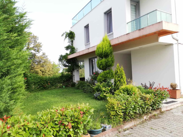 BAŞİSKELE DAMLAR'DA 5+2 ASANSÖRLÜ LÜKS SATILIK VİLLA