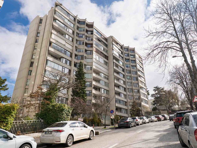 EŞSİZ KONUMUYLA ÇANKAYA TURAN EMEKSİZ SOK.'DA SATILIK DAİRE