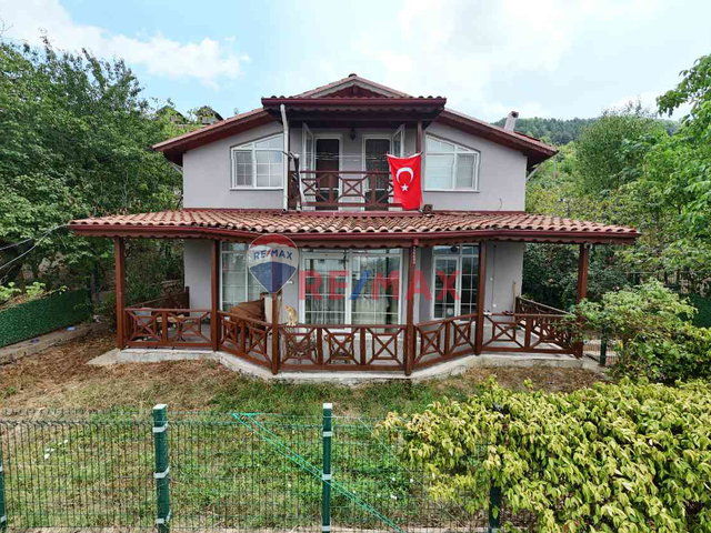 BAŞİSKELE BAHÇECİK’TE DENİZ MANZARALI MÜSTAKİL VİLLA!