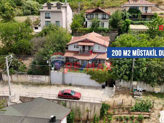BAŞİSKELE BAHÇECİK’TE DENİZ MANZARALI MÜSTAKİL VİLLA!