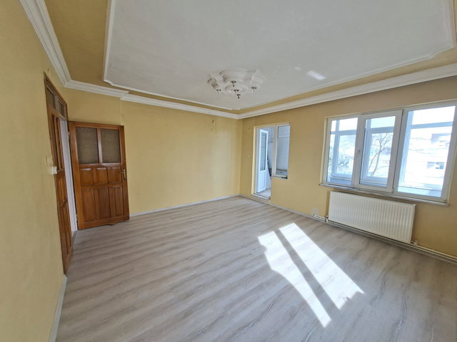 RE/MAX İNCİ'DEN TOYGAR MAH. SİTE İÇİNDE 2+1 KİRALIK DAİRE