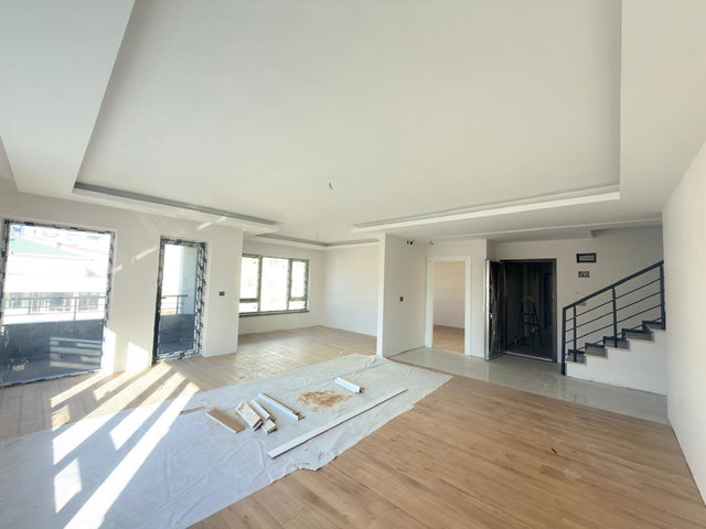 KÖROĞLU & KOZA CAD. KÖŞESINDE 300 M² NET 6+1 LÜKS SATILIK DUBLEKS DAIRE