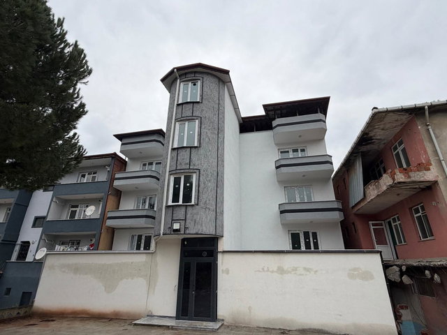 REMAX HÜR EMRAH TOSUN”DAN FERİZLİDE KİRALIK DAİRE