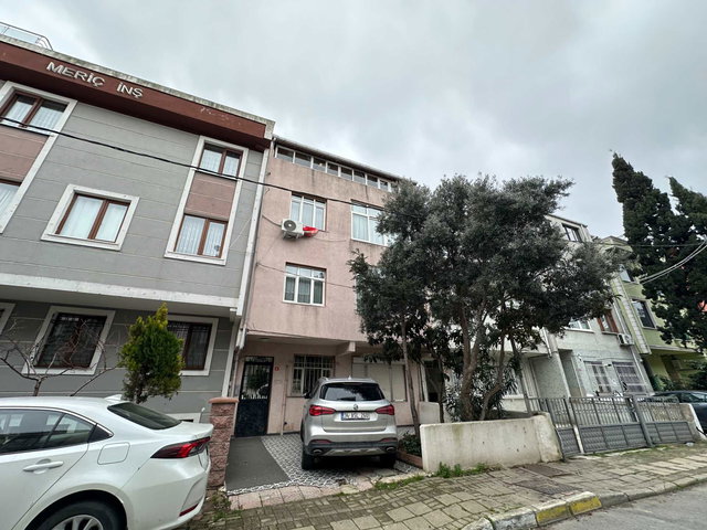 ATAŞEHİR ESATPAŞA MERKEZİ KONUMDA SATILIK 2+1 DAİRE