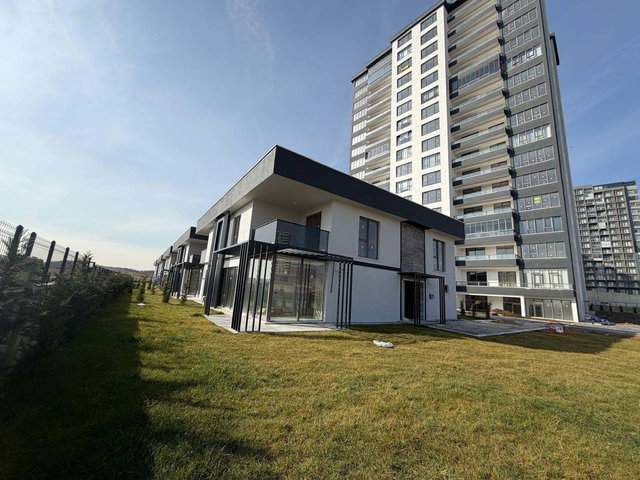 REMAX VOGUE' DAN BATIKENT ÇAKIRLARDA 190 M² 4+1 VİLLA