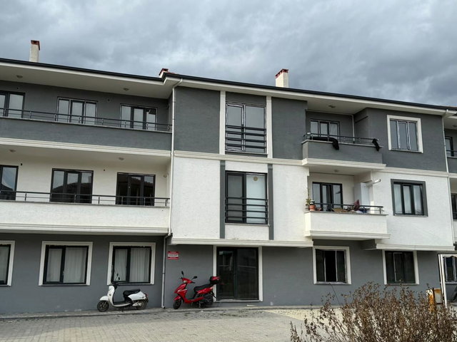 REMAX MAVİ ELİF ŞENGÜL KAPLAN'DAN GEYVE TEPECİKLERDE SIFIR DAİRE