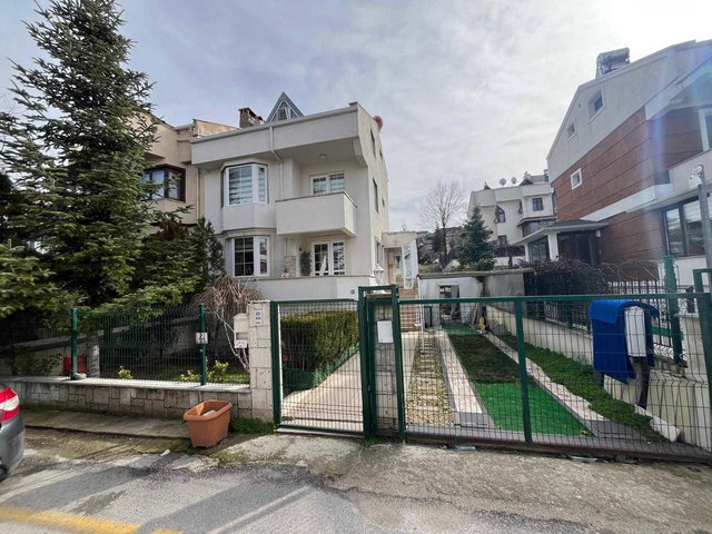 ÇAYYOLU ILKO SITESINDE MASRAFSIZ 4+2 SATILIK VILLA