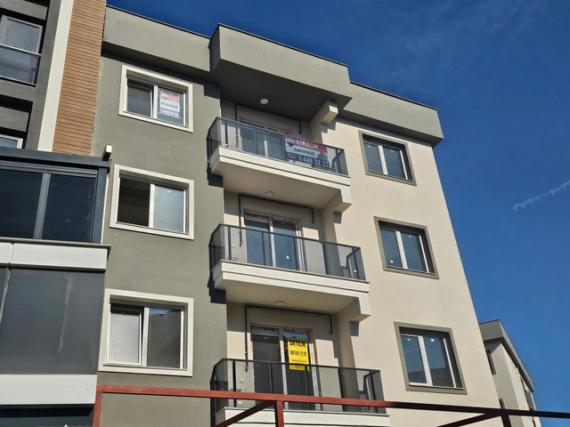 RE/MAX ARMA'DAN MENEMEN SEYREK MERKEZİ KONUM KİRALIK 1+1 DAİRE