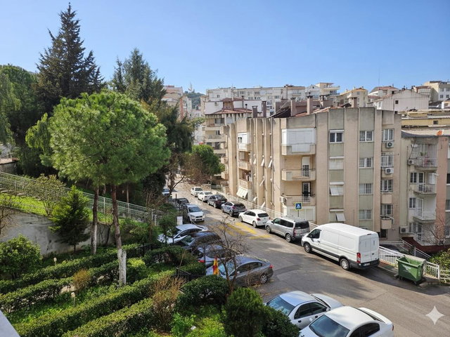 ÜÇKUYULAR MH. DE MERKEZİ KONUMDA FERAH 3+1